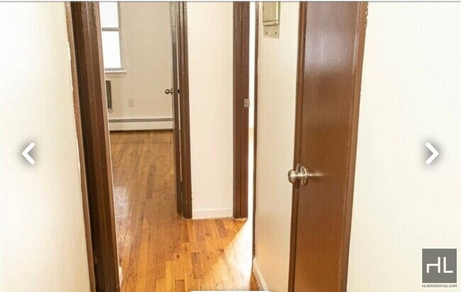 Foto del edificio - 168 PLACE