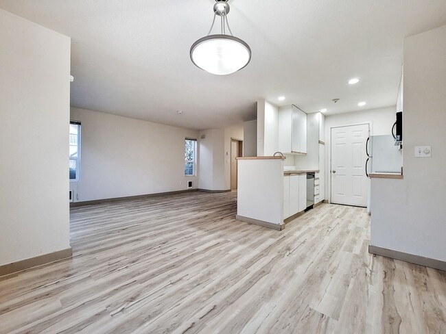 Photo - Kent East Hill Townhome with Garage & Patio