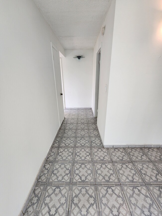 Building Photo - 14830 Naranja Lakes Blvd