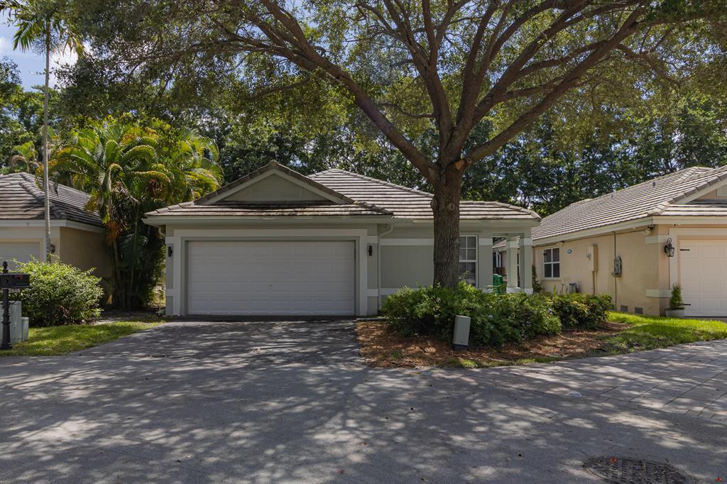 Foto principal - 2848 Chapel Hill Ct