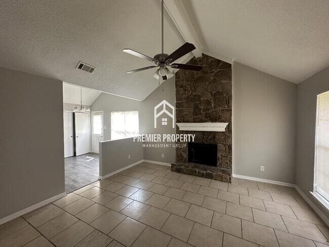 Building Photo - 2668 Van Der Veer Dr