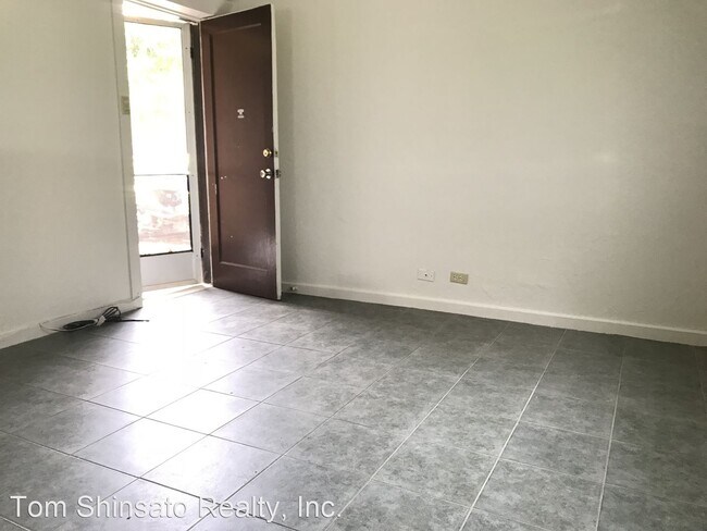 Building Photo - 2902 Varsity Cir