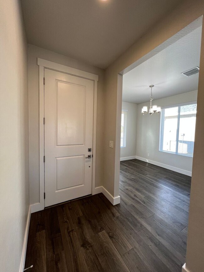 Building Photo - 3 Bedroom + Office in Highlands Ranch, Chi...