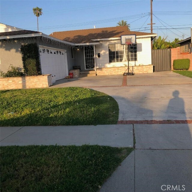 Primary Photo - 13702 Stanstead Ave