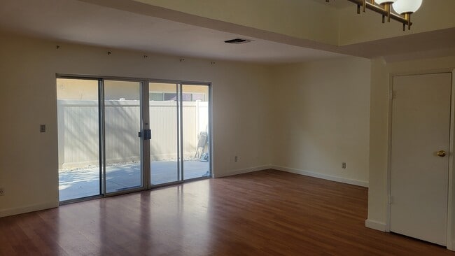 Building Photo - 6256 Morse Ave