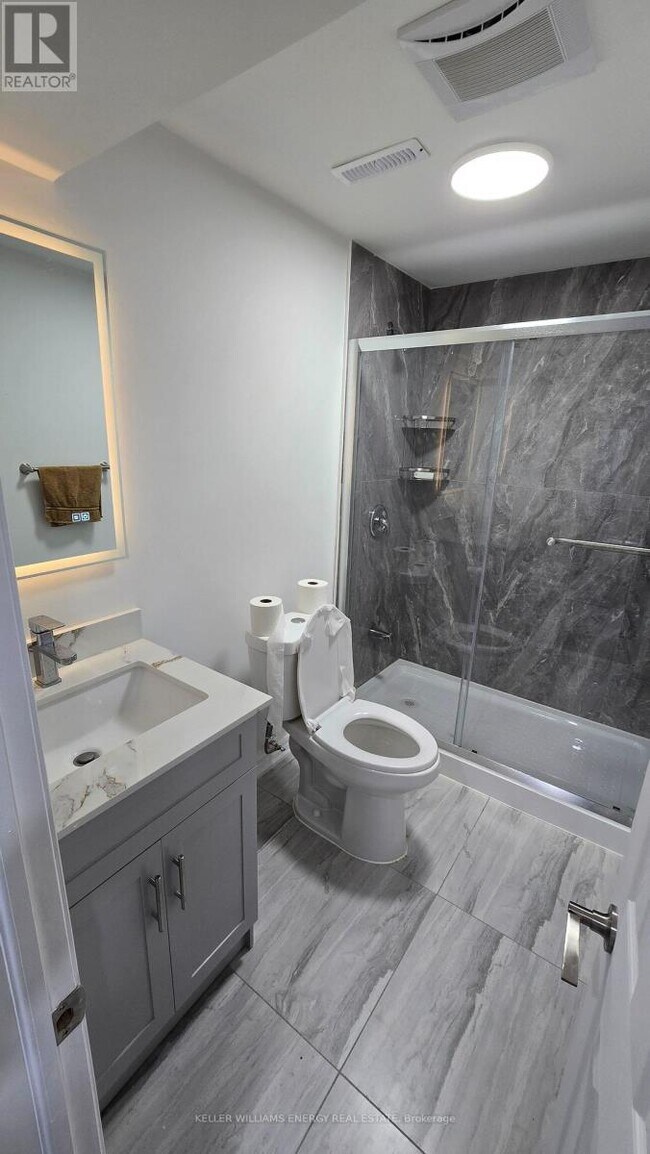 Building Photo - 36 Crombie St