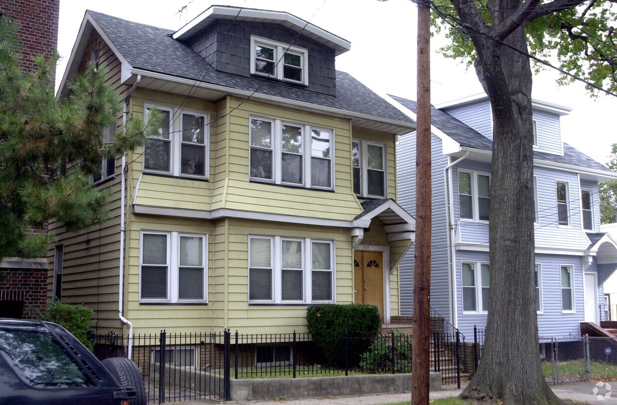 229 Weequahic Ave, Newark, NJ 07112 Apartments in Newark, NJ