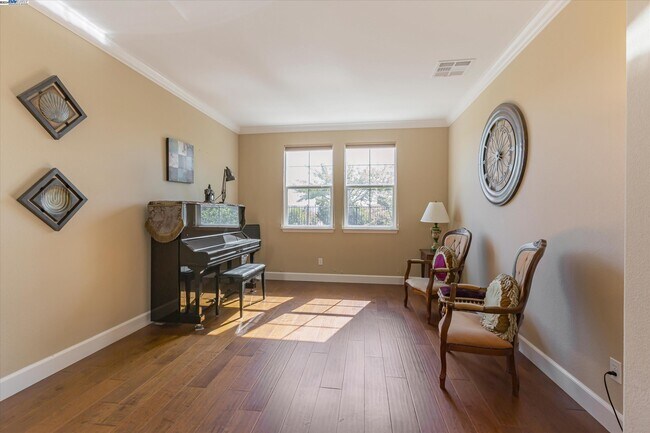 Building Photo - 5656 Lysander Way