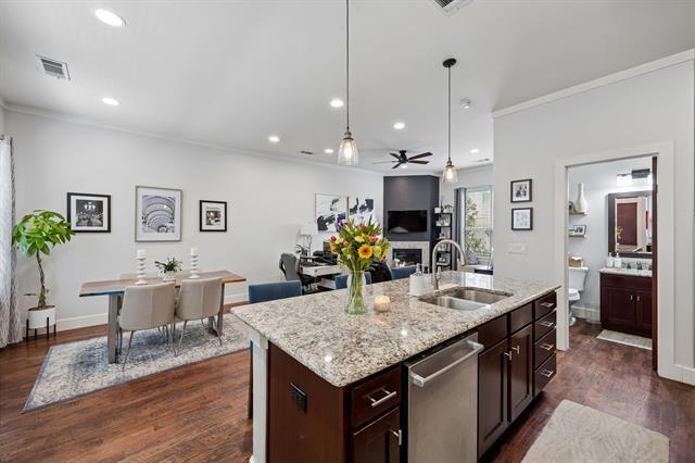 Foto del edificio - 5875 Ross Ave