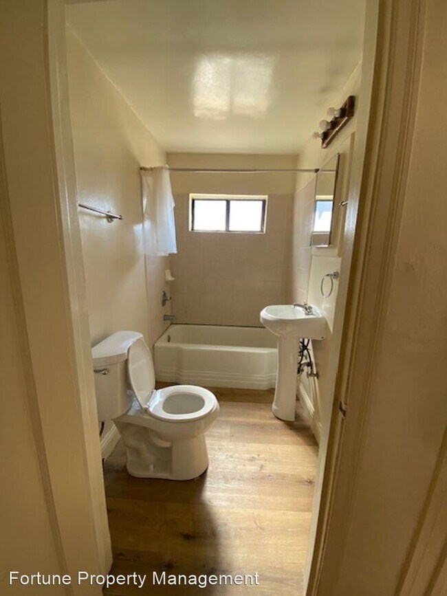 Building Photo - 2 br, 1 bath House - 123 S. Central