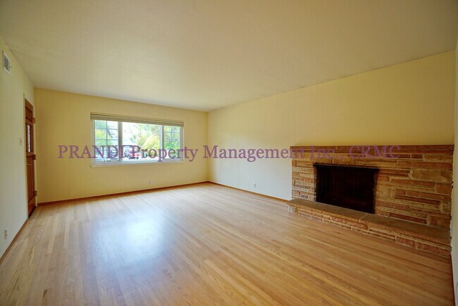 Building Photo - Terra Linda Home, Near Park with Large Bac...
