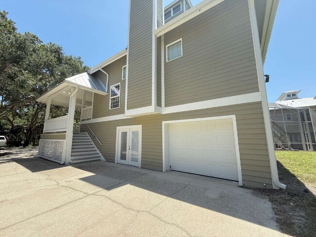 Foto del edificio - 7808 Bay Dr