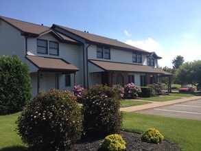 Building Photo - 2703 Vineyard Dr