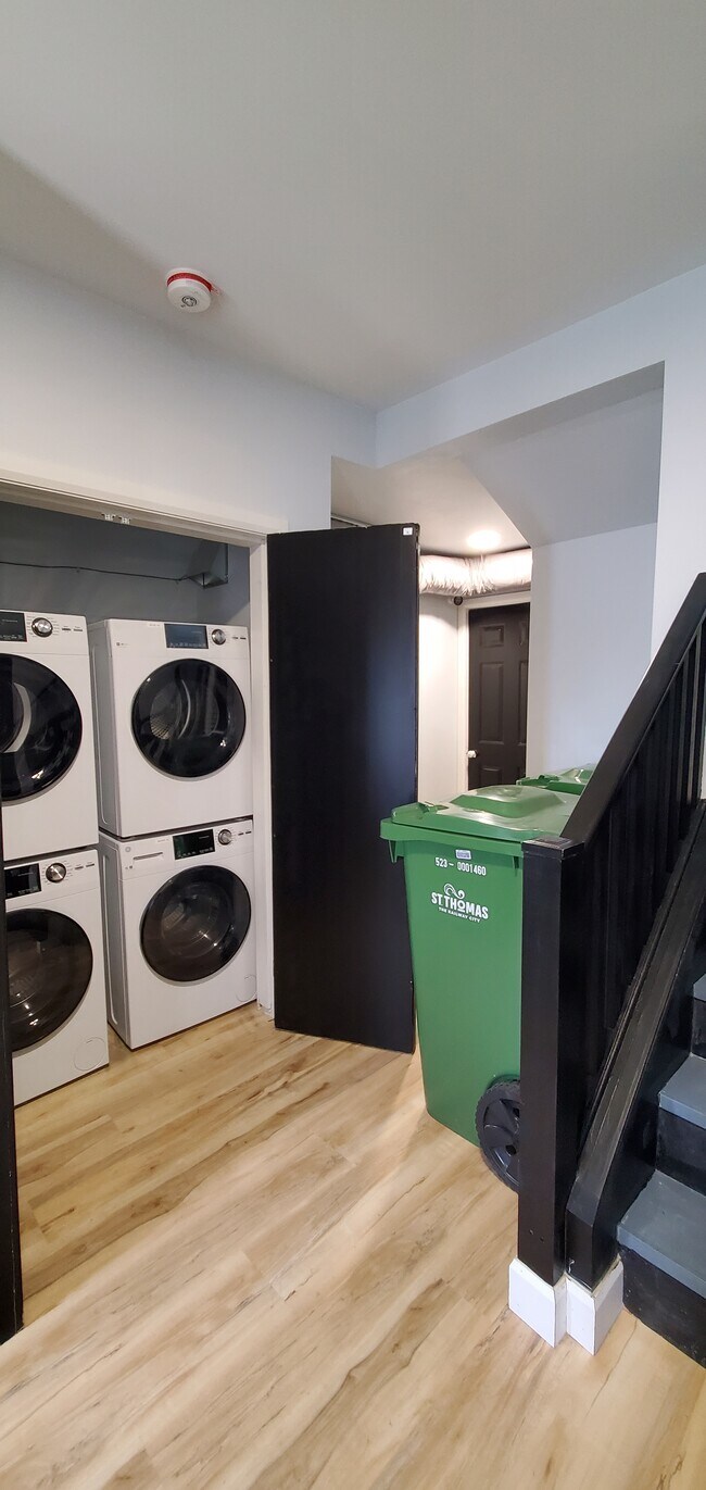 Photo du bâtiment - 151 Wellington St