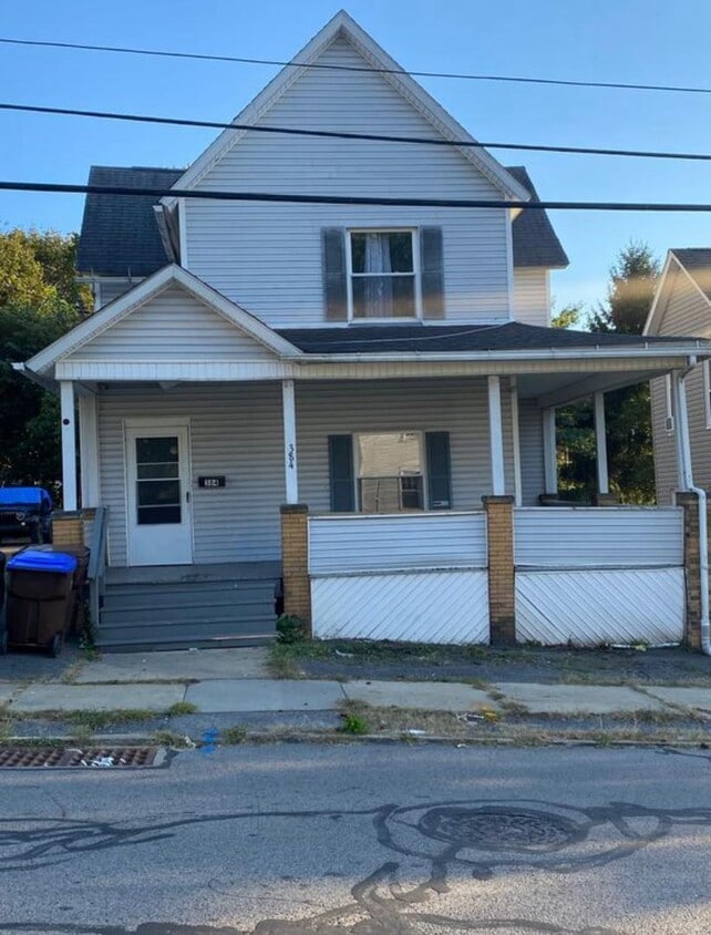 Primary Photo - 384 Meek St