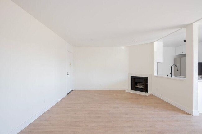 Foto del edificio - 5740 Camellia Ave