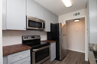 Building Photo - 8151 Sands Point Dr