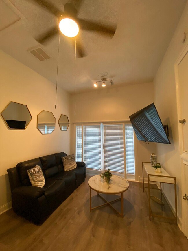 Foto del edificio - 525 W Beacon Rd