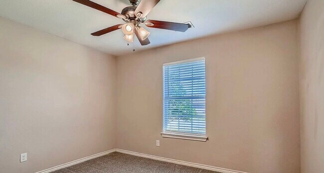 Foto del edificio - MOVE IN READY