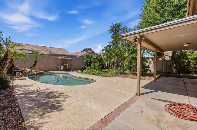 Foto del edificio - Beautiful Chandler Home with Private Pool in Prime Location!