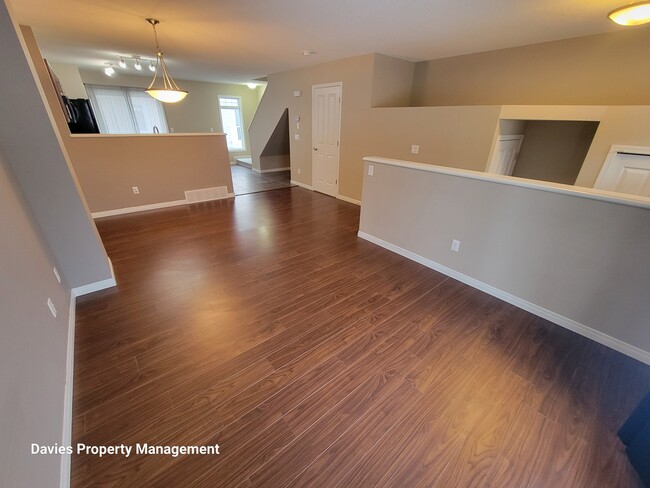 Building Photo - 1804-1870 70 St SW