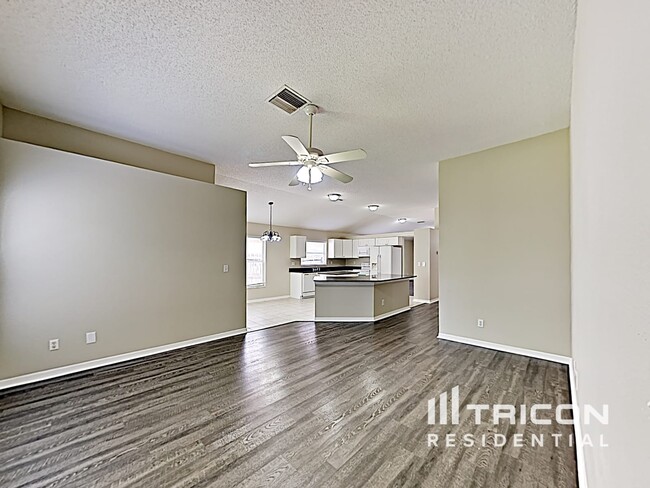 Foto del edificio - 1425 Scotch Pine Dr