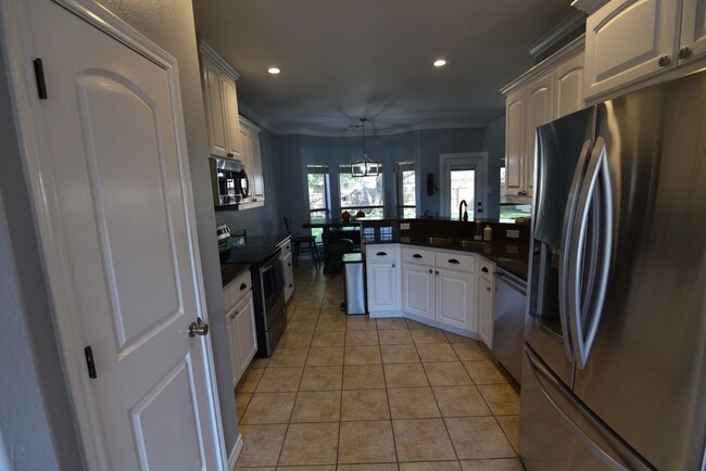 Foto del edificio - Great 4 Bedroom 2.5 Bathroom, In Bridle Ga...