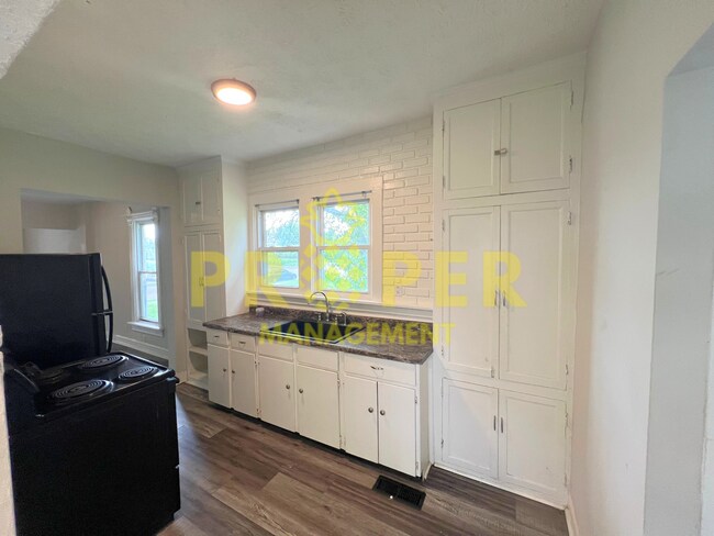 Building Photo - 2 bedrooms 1 bathroom house