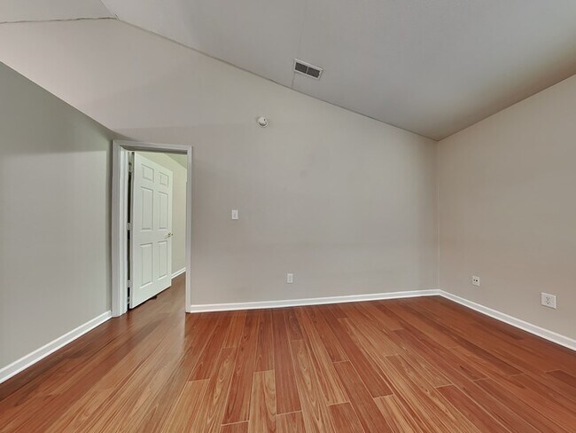 Building Photo - Charming 3 bed 2 bath ranch!