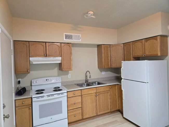 Building Photo - 1609 N Louis Ln
