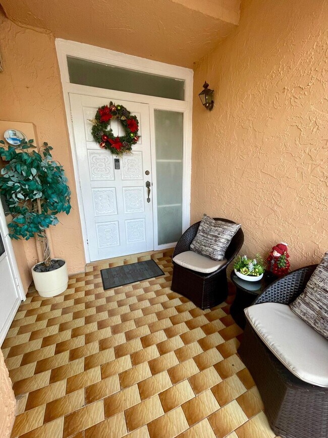 Foto del edificio - 4366 W 11th Ct