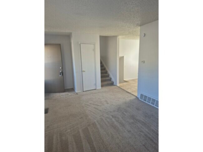 Building Photo - Single Family Home