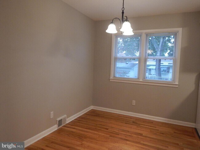 Building Photo - 174 Maple Shade Ave