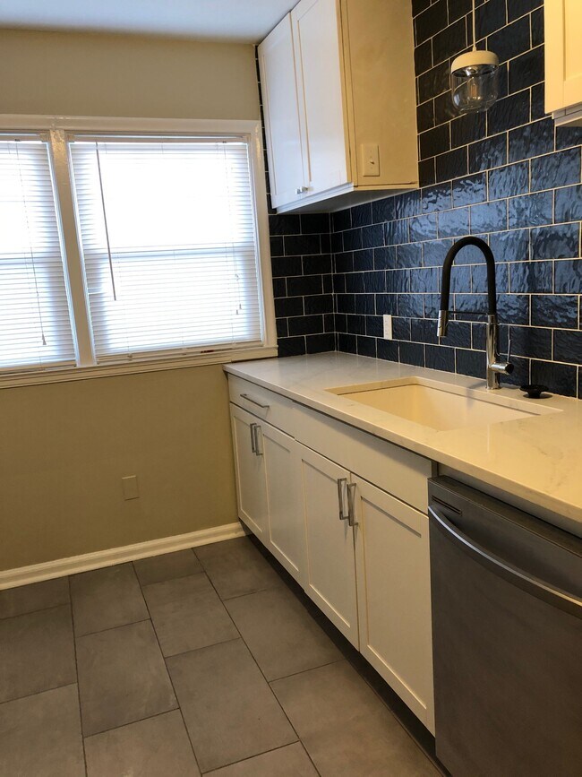Foto del edificio - 2655 Taylorsville Rd