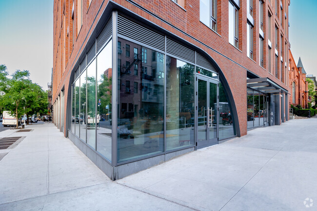 Building Photo - Arris Grand