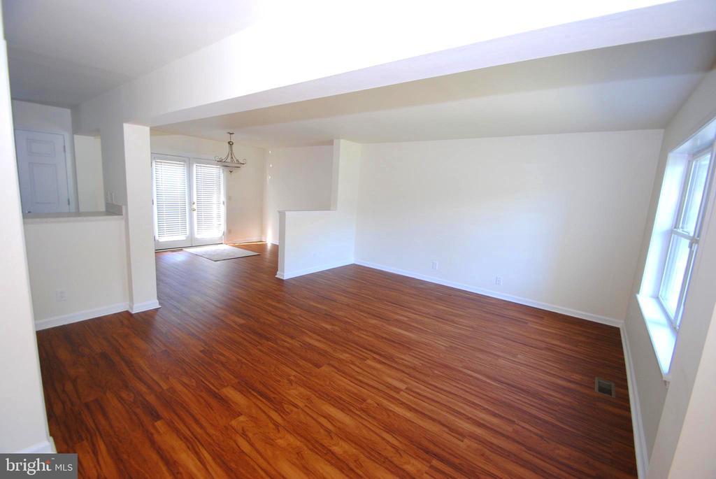 Primary Photo - 145 E 7th St
