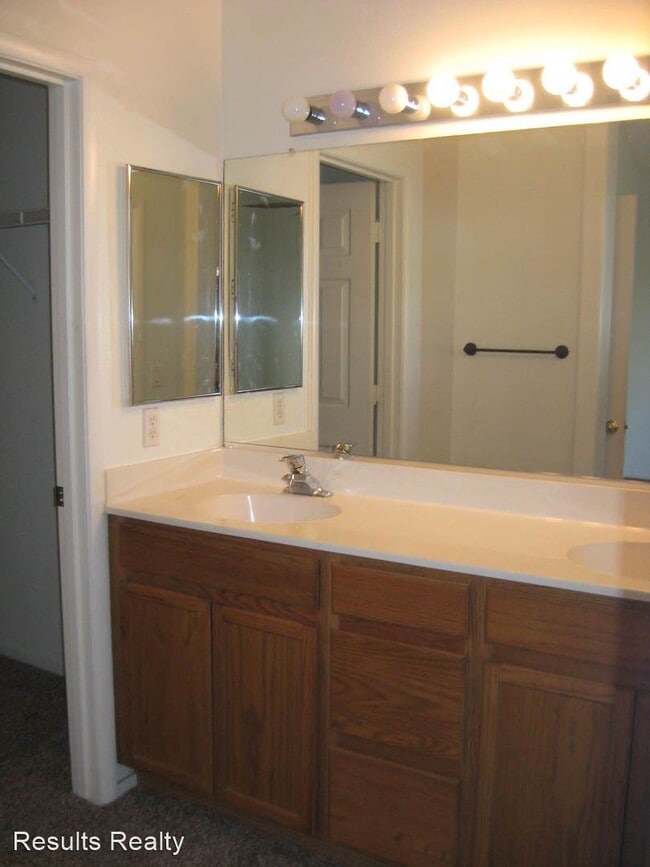 Foto del edificio - 4350 Sunrise Shores Ave