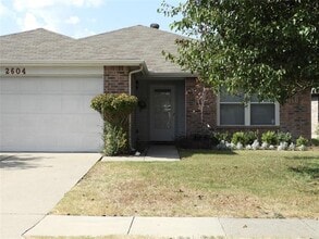Building Photo - 2604 Lookout Dr