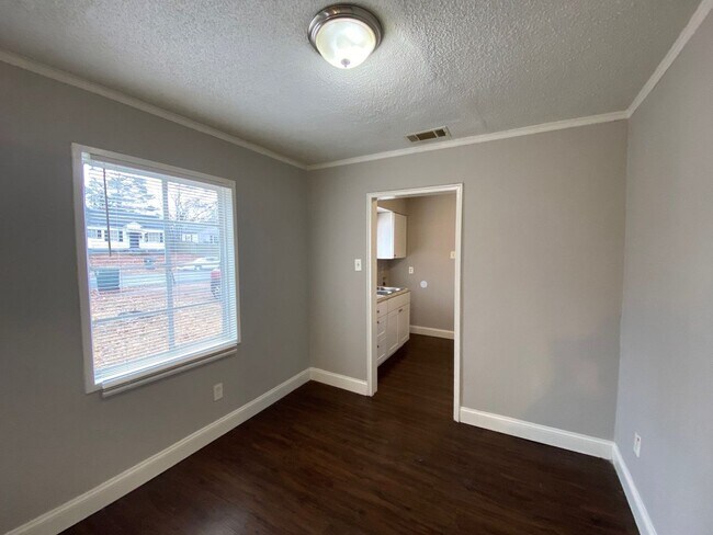 Foto del edificio - 1311 Robin Hood Ln