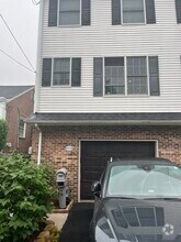 Building Photo - 557B Parker Ave