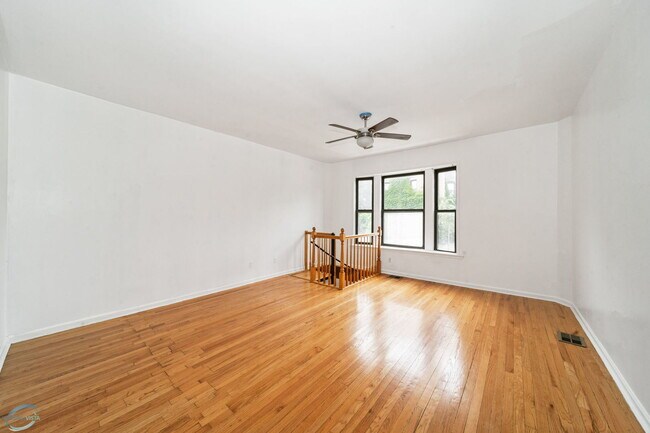 Building Photo - 6207 S Dorchester Ave