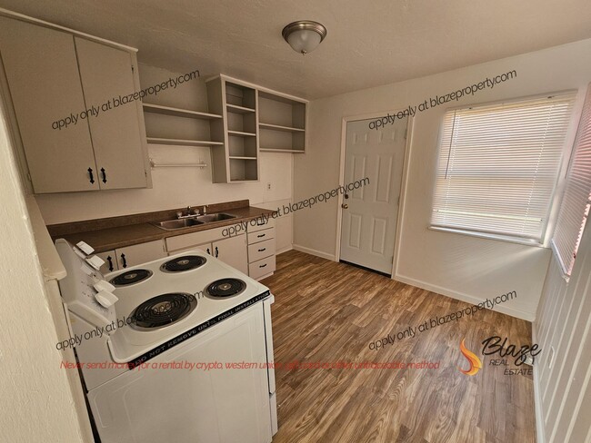 Building Photo - 2-Bedroom House with Large Backyard