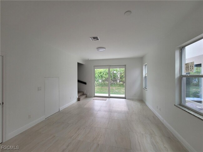 Building Photo - 3519 SW Santa Barbara Pl