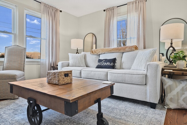 Building Photo - 1700 Kirby Dr