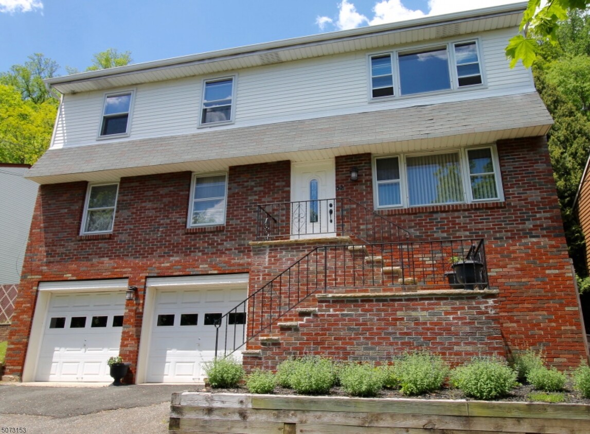 Primary Photo - 48 Mountain Park Rd