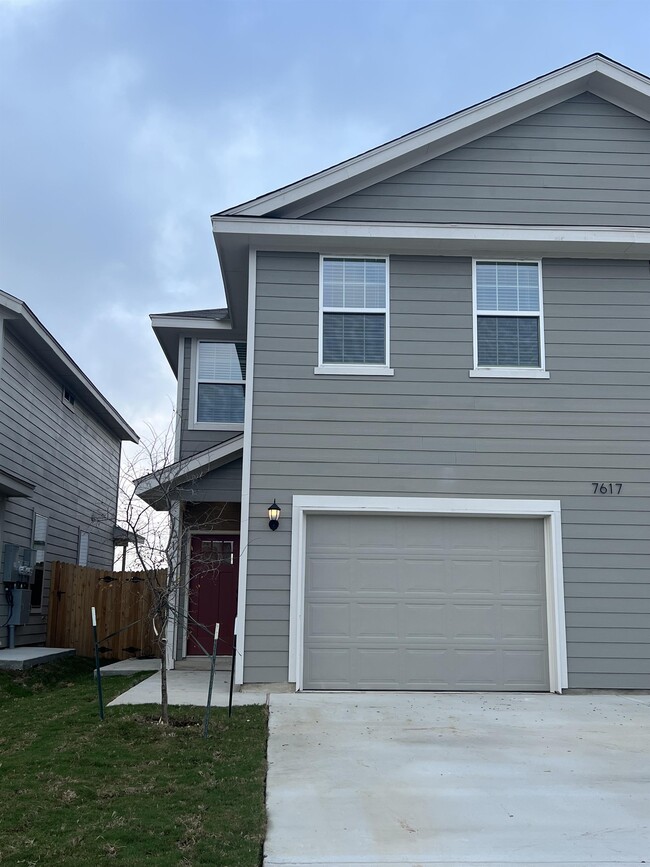 Photo - 101 Bent St Townhome