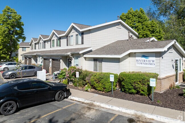 Foto del edificio - Riverview Townhomes