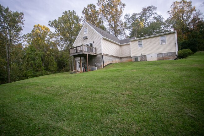 Building Photo - 476 Kenmore Rd
