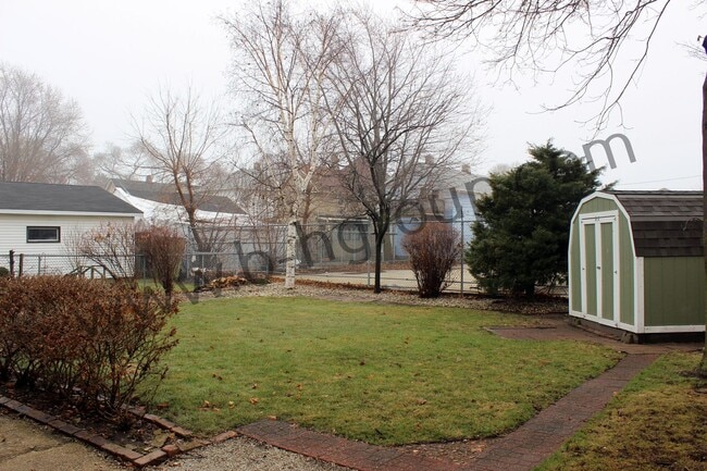 Building Photo - 609 45th St