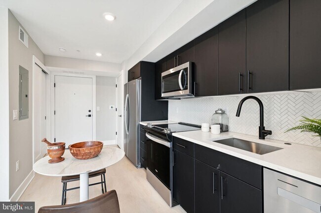 Foto del edificio - 6604 Ridge Ave